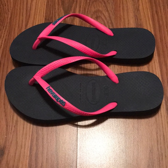 navy blue and pink havaianas
